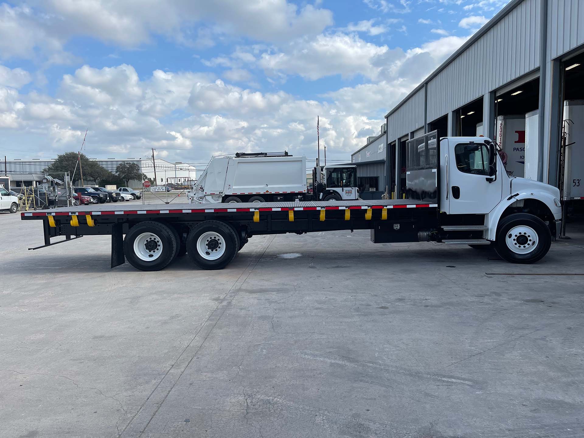 Heavy Duty 28' Flatbed